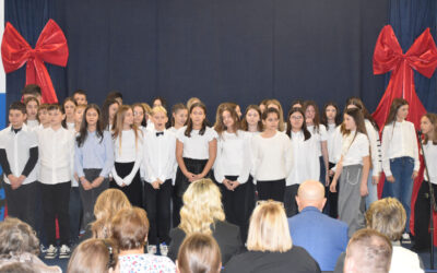 Božićna priredba i obilježavanje 140 godina školstva u Kamanju